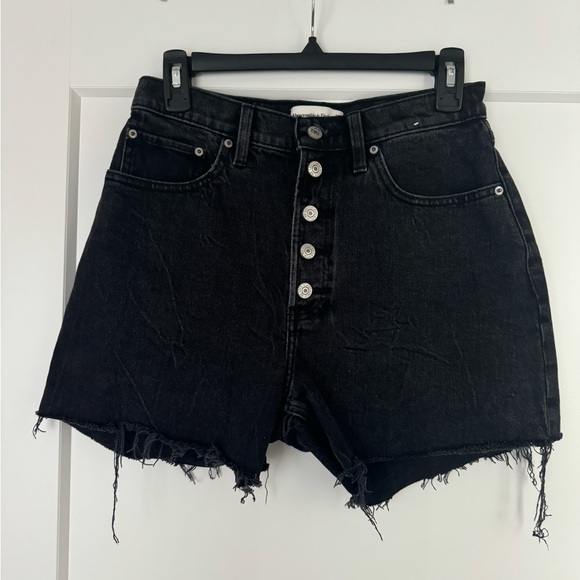 Abercrombie & Fitch Pants - High rise 4” short curve love